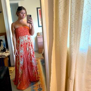 Tube maxi dress In an easy and flowy silhouette with built in bandeau.